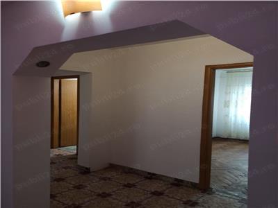 Apartament cu 3 camere in Zona Spitalul Judetean