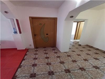 Apartament cu 3 camere in Zona Spitalul Judetean