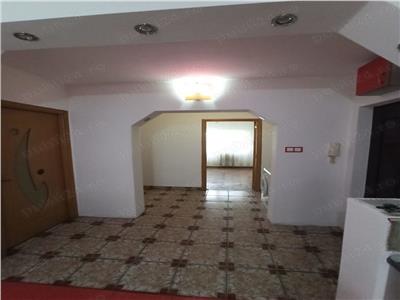 Apartament cu 3 camere in Zona Spitalul Judetean