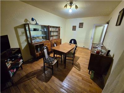 Apartament cu 3 camere in Zona Lipovei