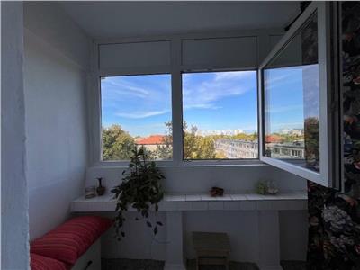 Apartament cu 3 camere in Zona Gheorghe Lazar.