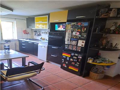 Apartament cu 4 camere in Zona Torontalului, Etaj 2 din 4.