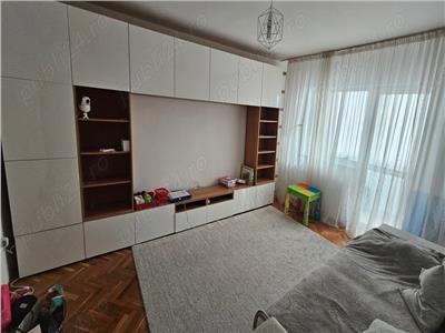 Apartament cu 2 camere, decomandat in zona Lipovei