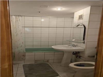 Apartament cu 3 camere in zona Lipovei