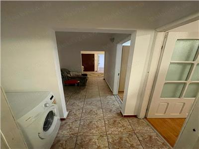 Apartament cu 3 camere in zona Lipovei