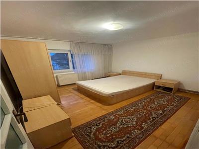 Apartament cu 3 camere in zona Lipovei